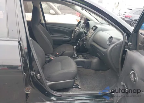 2015 Nissan Versa 1.6 S z USA, uszkodzony, nr VIN 3N1CN7AP1FL924870